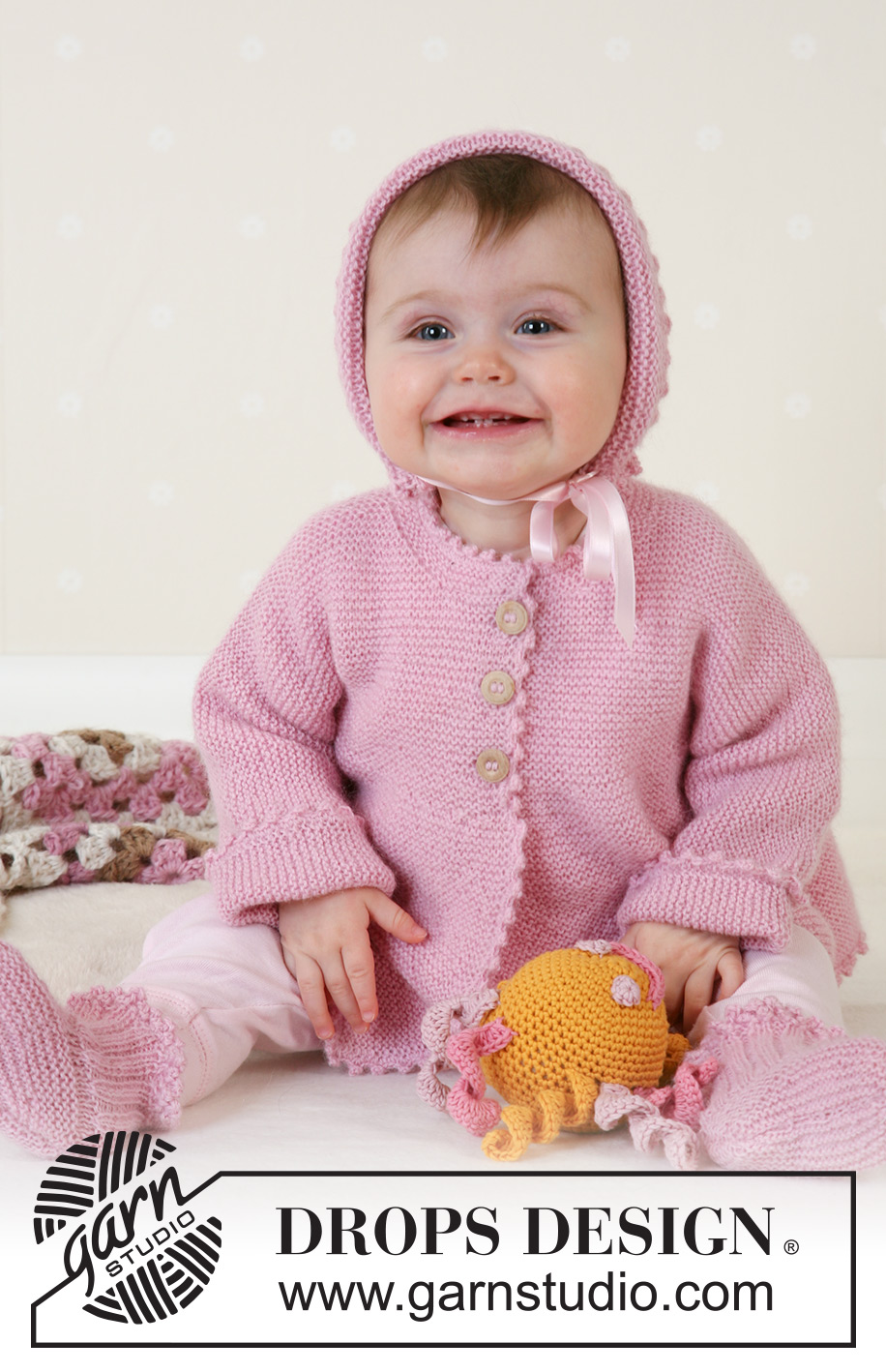 Josie Cardigan / DROPS Baby 14-7 - Knitted jacket with seamless sleeves, bonnet and socks in garter stitch in DROPS Alpaca. Sizes for baby and children, 1 month to 4 years.