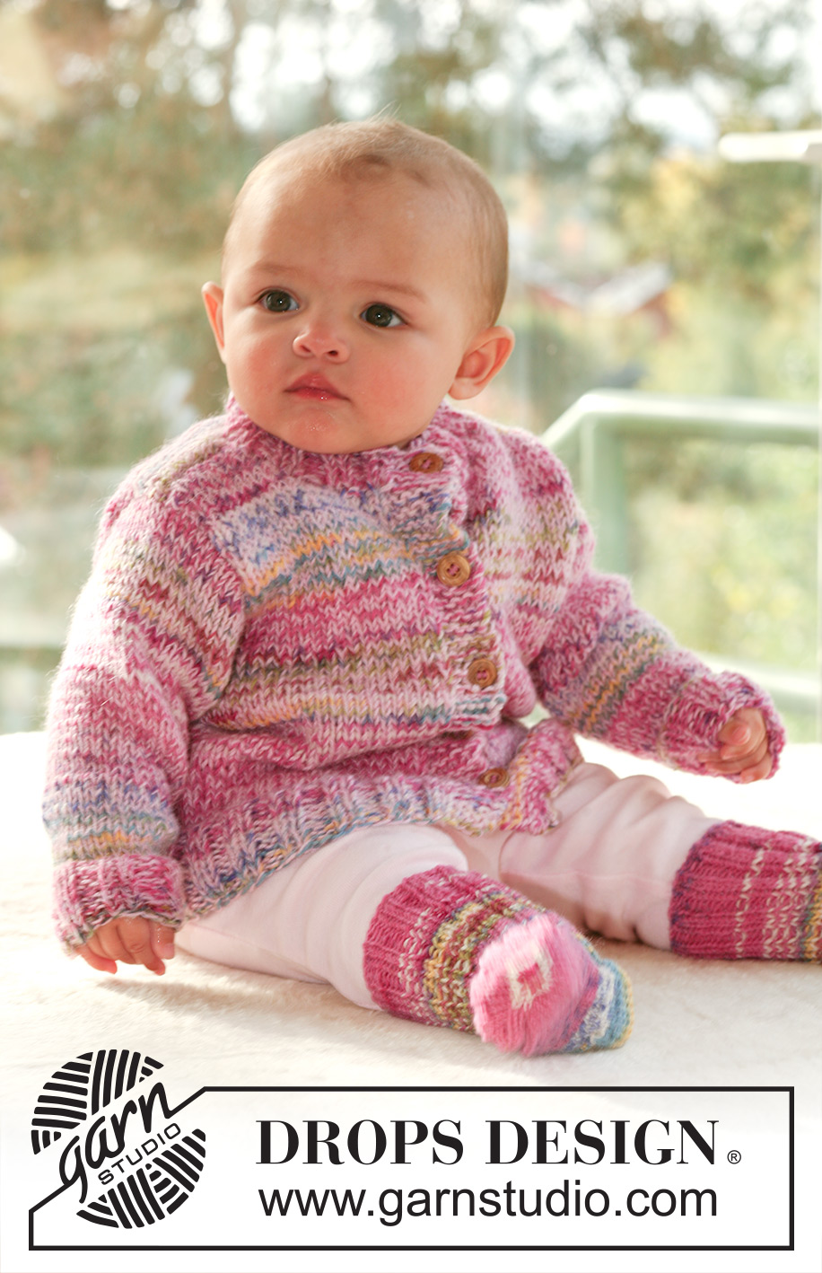 To the Fair Jacket / DROPS Baby 16-19 - Stickad kofta och sockor till baby och barn i DROPS Fabel och Alpaca. 