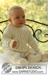 Sweet Snow / DROPS Baby 16-20 - Sett med strikkede sokker og ermsømløs genser med fletter til baby og barn i DROPS Merino Extra Fine