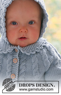 Cable Princess / DROPS Baby 17-1 - Settiin kuuluu: Vauvan ja lapsen neulotut jakku ja hilkka DROPS Merino Extra Fine -langasta. Työssä on palmikoita.