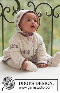 Easter Finest / DROPS Baby 17-14 - Das Set umfasst: Gestrickte Jacke mit Raglanärmeln, Haube und Socken mit Blumenmuster in DROPS Alpaca