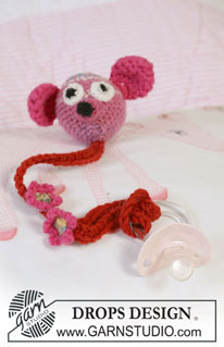 Binky / DROPS Baby 19-34 - Heklet DROPS smokkeholder i ”Fabel” og ”Merino Extra Fine”.