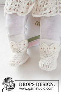 Sweet Buttercup Socks / DROPS Baby 19-9 - Hæklede tøfler med viftemønster til baby og børn i DROPS BabyMerino.