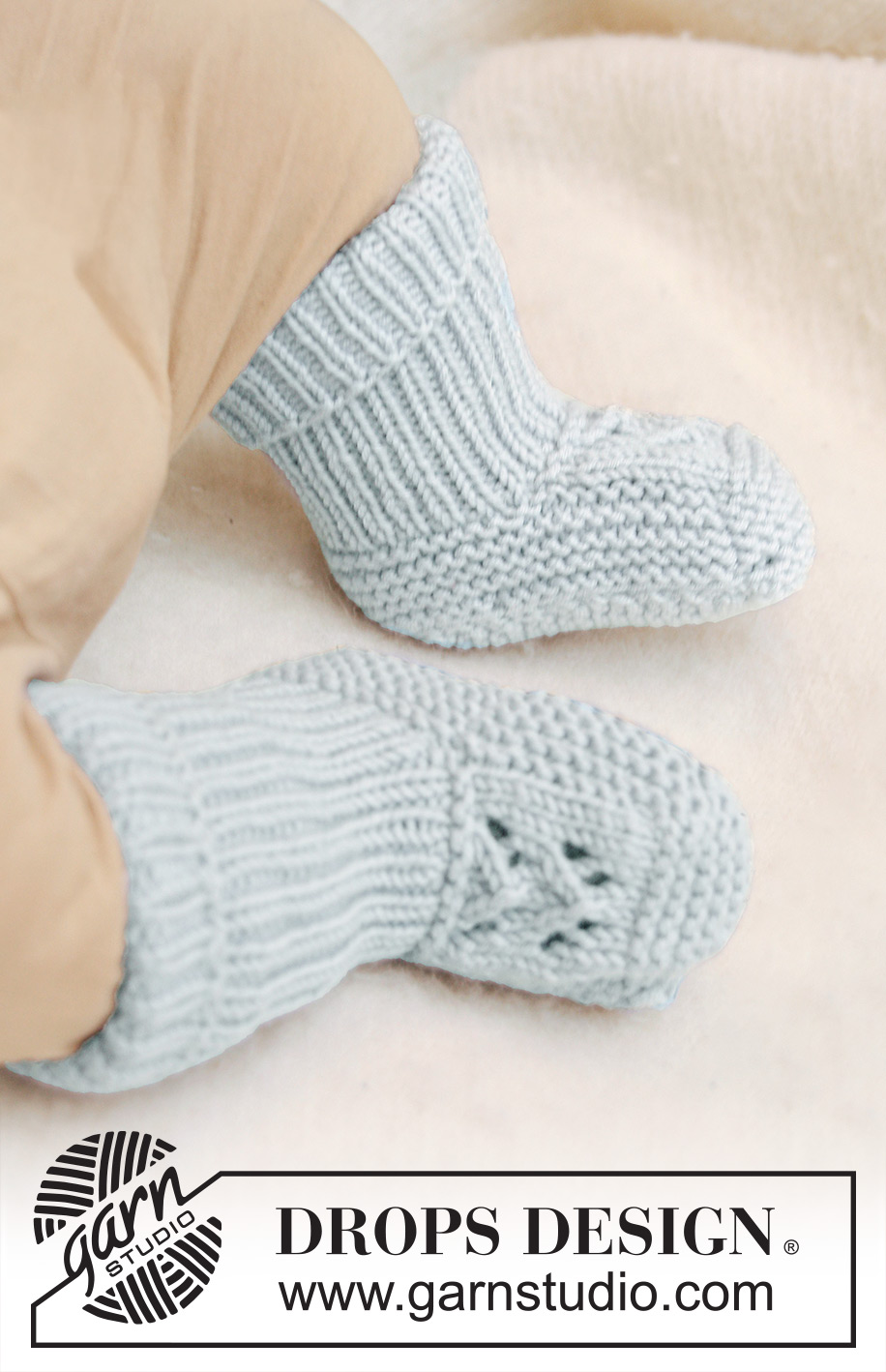 McDreamy Booties / DROPS Baby 21-16 - Chaussons au tricot pour bébé et enfant, avec point ajouré, en DROPS Merino Extra Fine