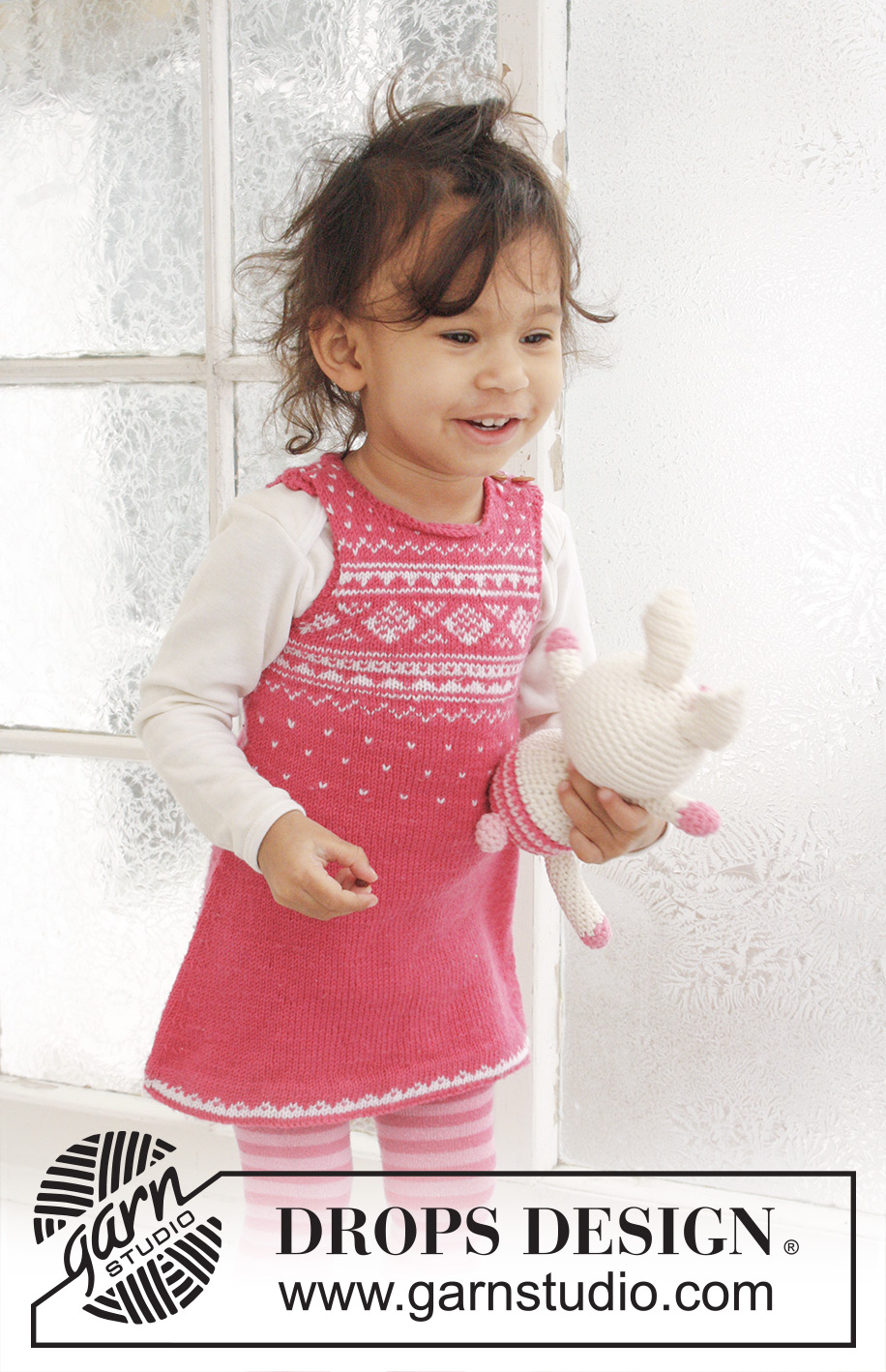 Princess Dream / DROPS Baby 21-17 - Vauvan ja lapsen neulottu kuviollinen mekko DROPS BabyMerino -langasta.