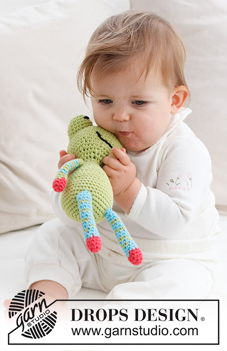 Frankie / DROPS Baby 21-45 - Crochet frog in DROPS Paris