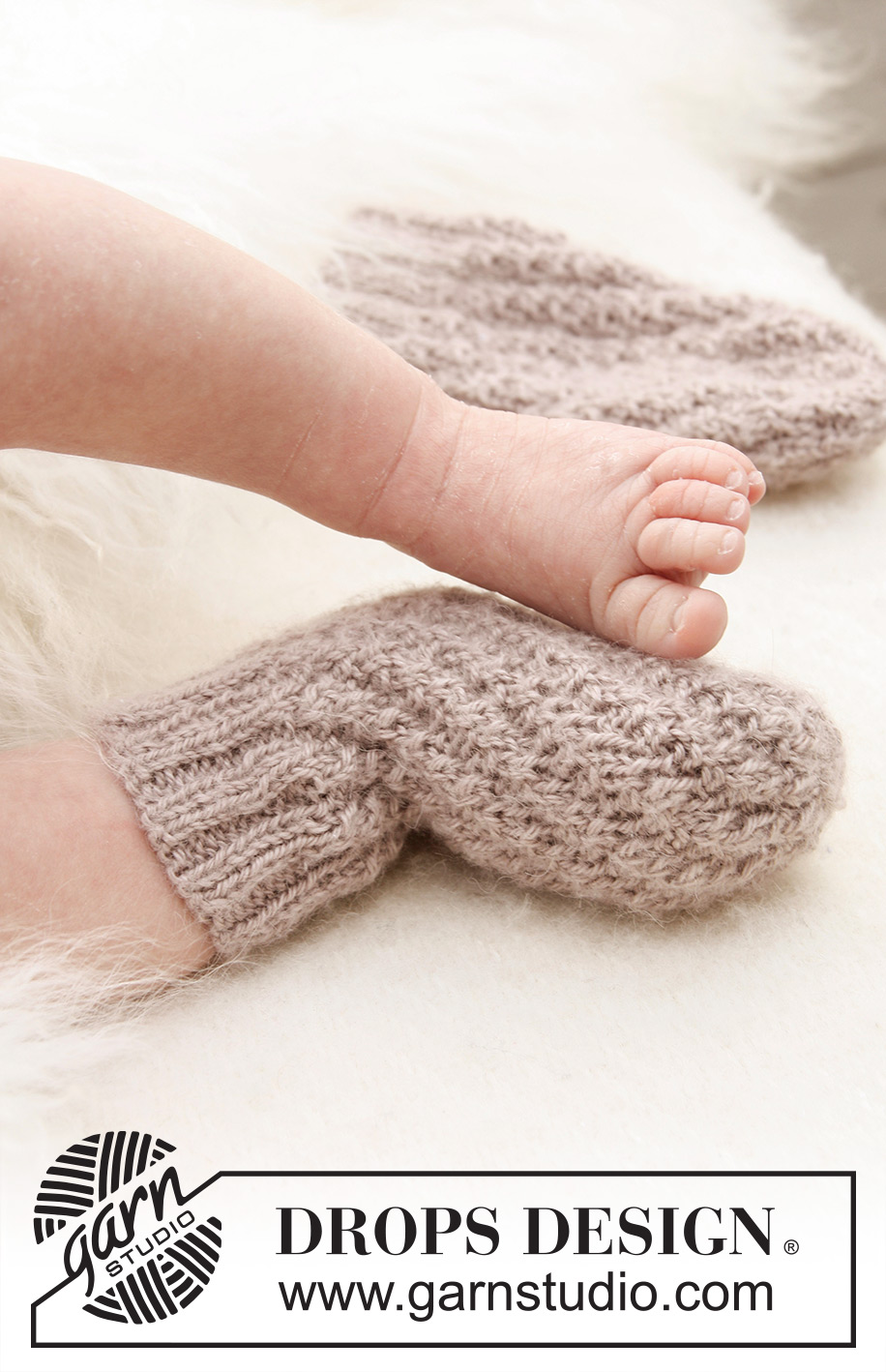 Twirl / DROPS Baby 21-5 - Chaussettes tube au tricot pour bébé et enfant,  avec point spirale, en DROPS BabyAlpaca Silk. 
