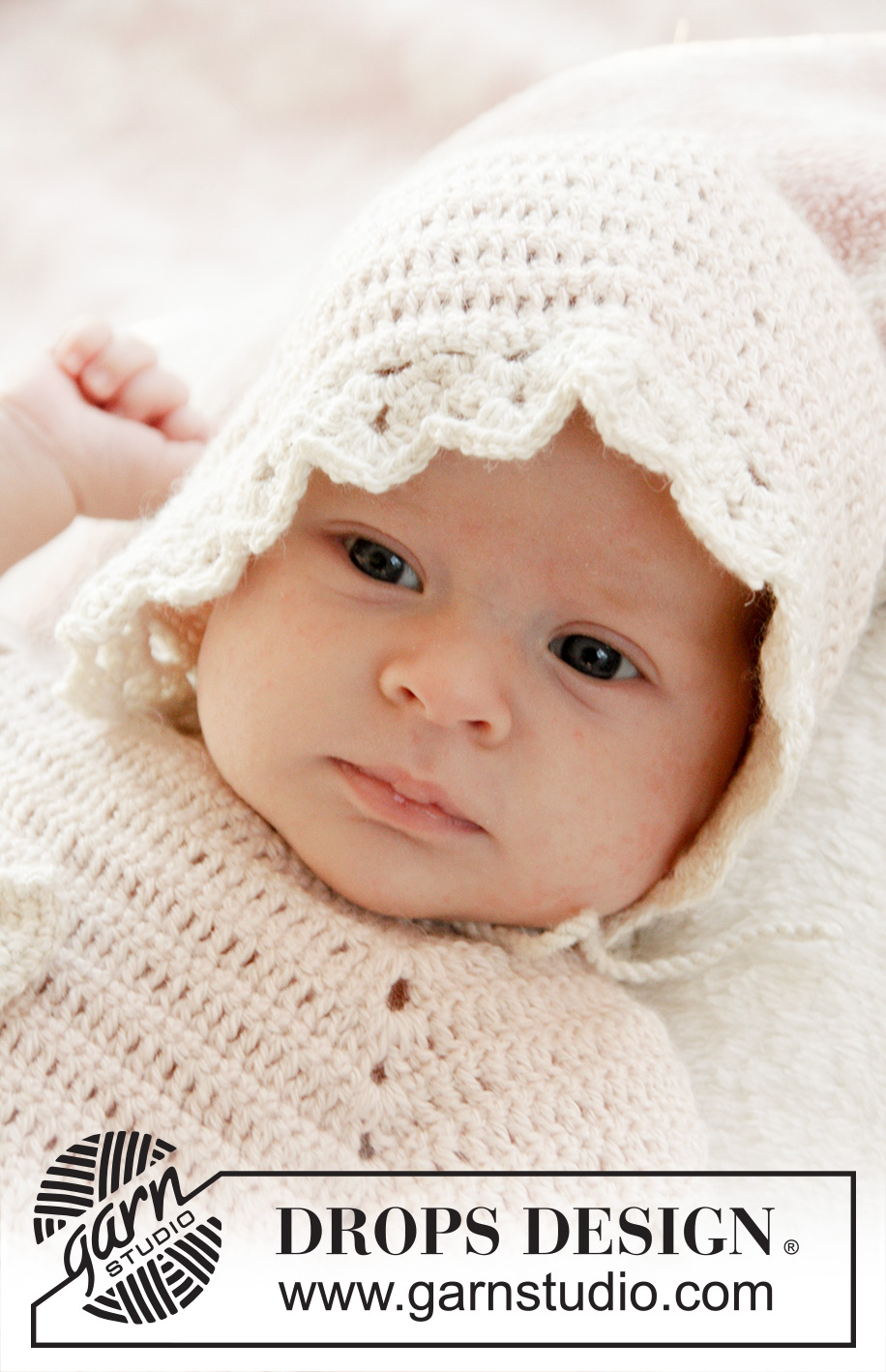 Camille / DROPS Baby 25-14 - Crochet baby bonnet with fan pattern in DROPS BabyAlpaca Silk. Size 0 - 4 years.