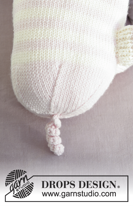 Sweet Betty / DROPS Baby 29-10 - Set consists of: Hat for baby with garter stitch and toy pig with stripes. Sizes premature - 4 years.
The set is knitted in DROPS BabyMerino.