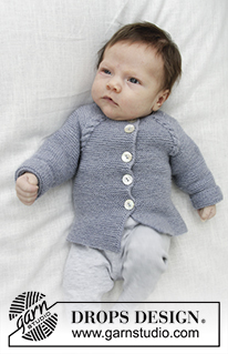 Little Explorer / DROPS Baby 29-12 - Knitted baby jacket with cables, garter stitch and raglan, worked top down. Sizes: premature – 4 years.
The piece is worked in DROPS BabyMerino.