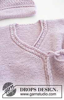 Hello Kitten / DROPS Baby 29-9 - Sættet består af: Hue til baby i retstrik, bølgemønster og øreklapper. Jakke med slåom og bukser i retstrik og hulmønster. Størrelse præmatur – 4 år. Sættet er strikket i DROPS BabyMerino.