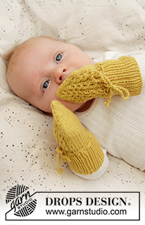 Stroll in the Park Mittens / DROPS Baby 33-28 - Knitted mittens for babies with false cables in DROPS BabyMerino. Sizes 1 month – 4 years.