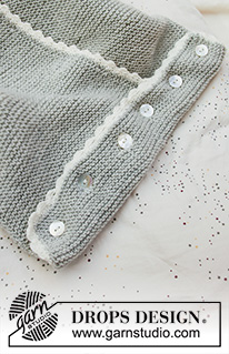 Catch a Wink / DROPS Baby 33-6 - Gestrickter Schlafsack für Babys in DROPS BabyMerino. Die Arbeit wird kraus rechts mit Umschlag, Häkelrändern und Bindebändern gestrickt. Größe Frühchen - 4 Jahre.