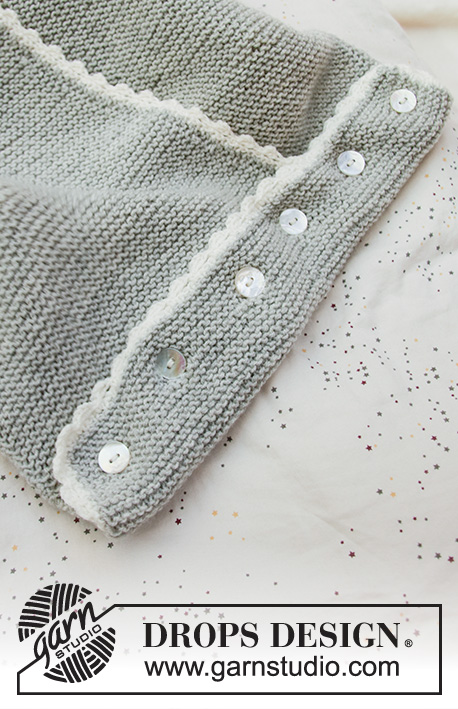 Catch a Wink / DROPS Baby 33-6 - Gestrickter Schlafsack für Babys in DROPS BabyMerino. Die Arbeit wird kraus rechts mit Umschlag, Häkelrändern und Bindebändern gestrickt. Größe Frühchen - 4 Jahre.