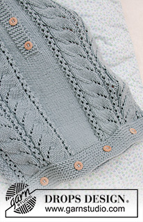 Cable Snooze / DROPS Baby 33-7 - Knitted bag for babies in DROPS Merino Extra Fine. The piece is worked with lace pattern, double moss stitch and hood. Sizes premature – 2 years.