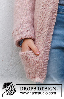 Feeling Whimsy / DROPS Baby & Children 38-19 - Gilet enfant tricoté de haut en bas en DROPS Sky et DROPS Kid-Silk, avec emmanchures raglan et poches. Du 3 au 14 ans.