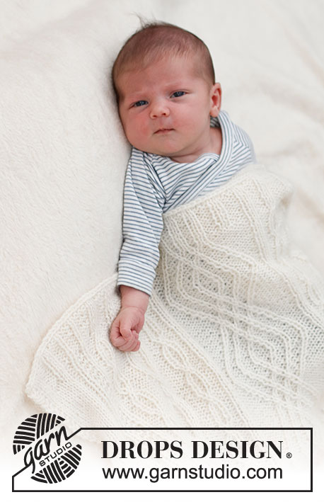 Whisper of White / DROPS Baby & Children 39-2 - Deka pro miminka pletená copánkovým vzorem z příze DROPS Alpaca a DROPS Kid-Silk. Motiv: Dětské deky.