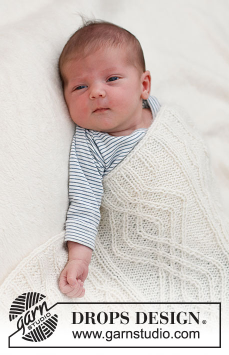 Whisper of White / DROPS Baby & Children 39-2 - Deka pro miminka pletená copánkovým vzorem z příze DROPS Alpaca a DROPS Kid-Silk. Motiv: Dětské deky.