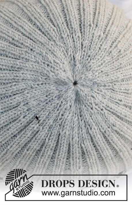 Little Pearl Hat / DROPS Baby 42-17 - Strikket hue til baby og børn i DROPS BabyMerino. Arbejdet strikkes med rib. Størrelse 0 - 4 år.