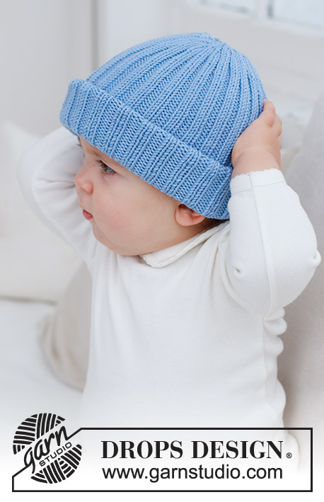 Blue Cloud Beanie / DROPS Baby 42-19 - Gebreide muts voor baby’s en kinderen in DROPS Merino Extra Fine. Het werk wordt gebreid in boordsteek. Maat 0 - 4 jaar
