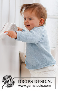 Dream in Blue Cardigan / DROPS Baby 42-6 - Stickad kofta till baby och barn i DROPS Merino Extra Fine. Arbetet stickas uppifrån och ner med raglan. Storlek 0 - 4 år. 
