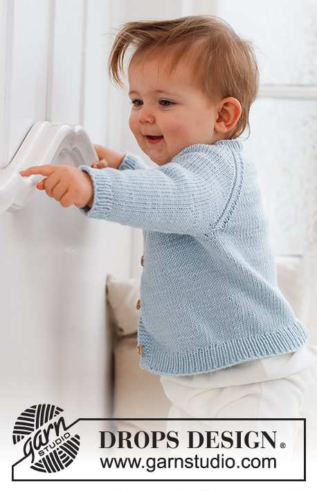 Dream in Blue Cardigan / DROPS Baby 42-6 - Stickad kofta till baby och barn i DROPS Merino Extra Fine. Arbetet stickas uppifrån och ner med raglan. Storlek 0 - 4 år. 
