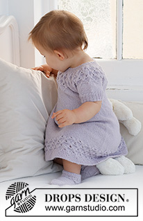 Bellflower Dress / DROPS Baby 43-11 - Gestricktes Kleid für Babys und Kinder in DROPS Alpaca. Die Arbeit wird von oben nach unten mit Rundpasse und Lochmuster gestrickt. Größe 0 - 4 Jahre.
