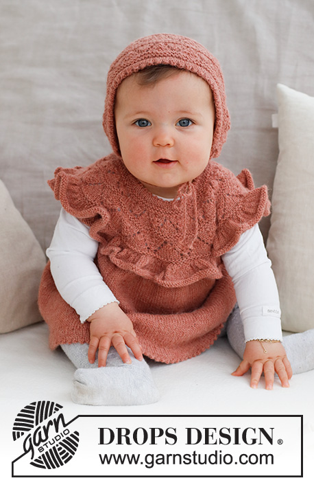Sweet Primrose Dress / DROPS Baby 43-15 - Strikket kjole til baby og børn i DROPS Alpaca. Arbejdet strikkes oppefra og ned med rundt bærestykke, hulmønster og flæse på bærestykket. Størrelse 0 – 6 år.