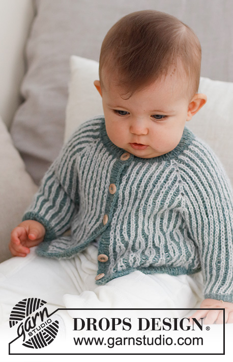 Harbour Highlights Cardigan / DROPS Baby 43-18 - Cardigan lavorato ai ferri per neonati e bambini in DROPS Alpaca. Lavorato dall’alto in basso con raglan e coste inglesi a 2 colori. Taglie: 0 – 4 anni.