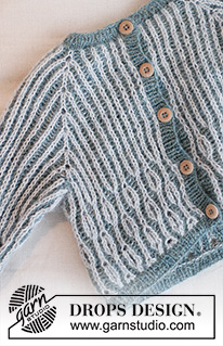 Harbour Highlights Cardigan / DROPS Baby 43-18 - Cardigan lavorato ai ferri per neonati e bambini in DROPS Alpaca. Lavorato dall’alto in basso con raglan e coste inglesi a 2 colori. Taglie: 0 – 4 anni.