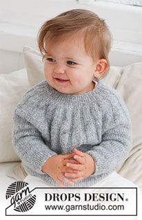 Sweet Gleam / DROPS Baby 43-5 - Strikket bluse til baby i DROPS Sky. Arbejdet strikkes oppefra og ned med rundt bærestykke og rib på bærestykket. Størrelse Præmatur til 2 år.