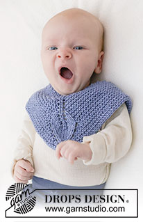Baby Leaf Bib / DROPS Baby 45-15 - Strikket hagesmæk til baby i DROPS Cotton Light. Arbejdet strikkes frem og tilbage, oppefra og ned i retstrik og bladmønster. Størrelse 0 - 4 år.