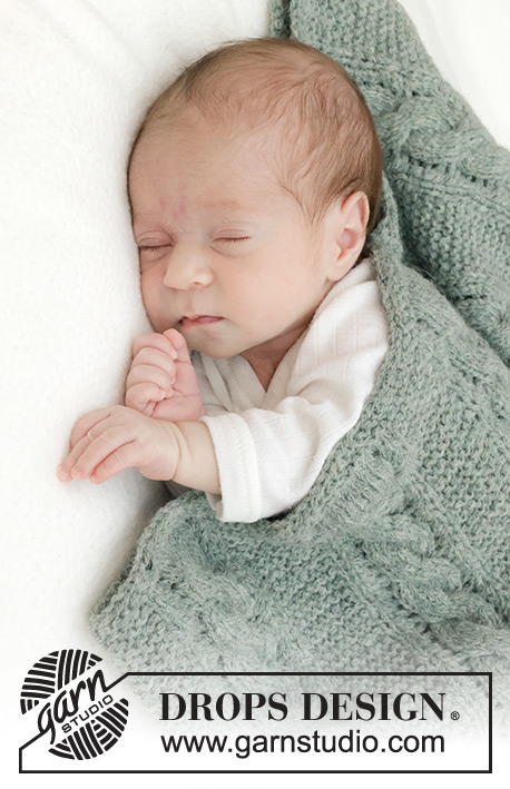Soft Dream Blanket / DROPS Baby 46-11 - Strikket babytæppe i DROPS Sky. Arbejdet strikkes frem og tilbage med snoninger og retstrik.