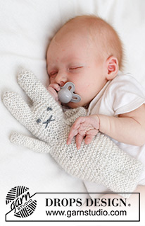The Bunny Bunch / DROPS Baby 46-18 - Strikket leke kanin til baby og barn i DROPS Alpaca og DROPS Kid-Silk eller 1 tråd DROPS Brushed Alpaca Silk. Arbeidet strikkes frem og tilbake i riller. Tema: kosedyr.