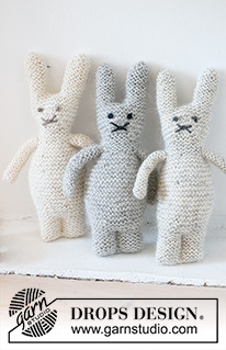The Bunny Bunch / DROPS Baby 46-18 - Strikket leke kanin til baby og barn i DROPS Alpaca og DROPS Kid-Silk eller 1 tråd DROPS Brushed Alpaca Silk. Arbeidet strikkes frem og tilbake i riller. Tema: kosedyr.