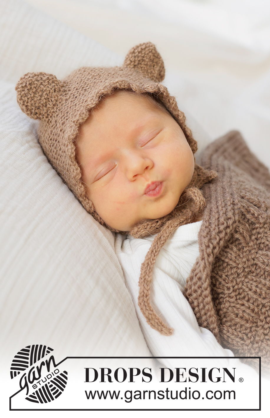 Cocoa Dream Bonnet / DROPS Baby 51-1 - Gestrickte Haube / Mütze für Babys und Kinder in DROPS Alpaca. Die Arbeit wird kraus rechts mit Ohren, Abkettrand mit Picots und I-Cord gestrickt. Größe Frühchen – 4 Jahre.