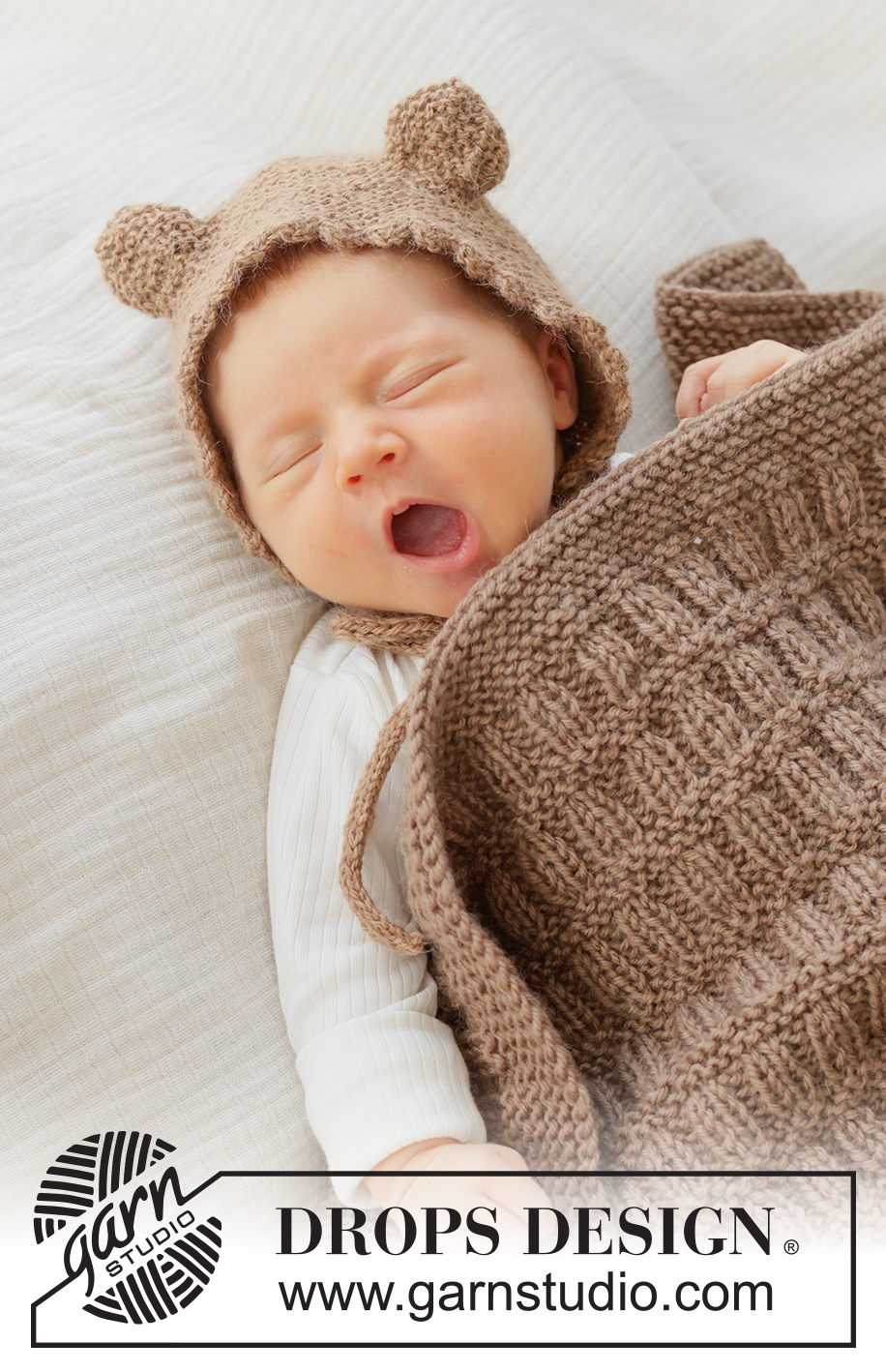 Cocoa Dream Bonnet / DROPS Baby 51-1 - Gestrickte Haube / Mütze für Babys und Kinder in DROPS Alpaca. Die Arbeit wird kraus rechts mit Ohren, Abkettrand mit Picots und I-Cord gestrickt. Größe Frühchen – 4 Jahre.