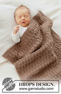 Cocoa Dream Blanket / DROPS Baby 51-2 - Gestrickte Decke für Babys in DROPS Karisma. Die Arbeit wird in Hin- und Rück-Reihen mit Reliefmuster und I-Cord gestrickt.