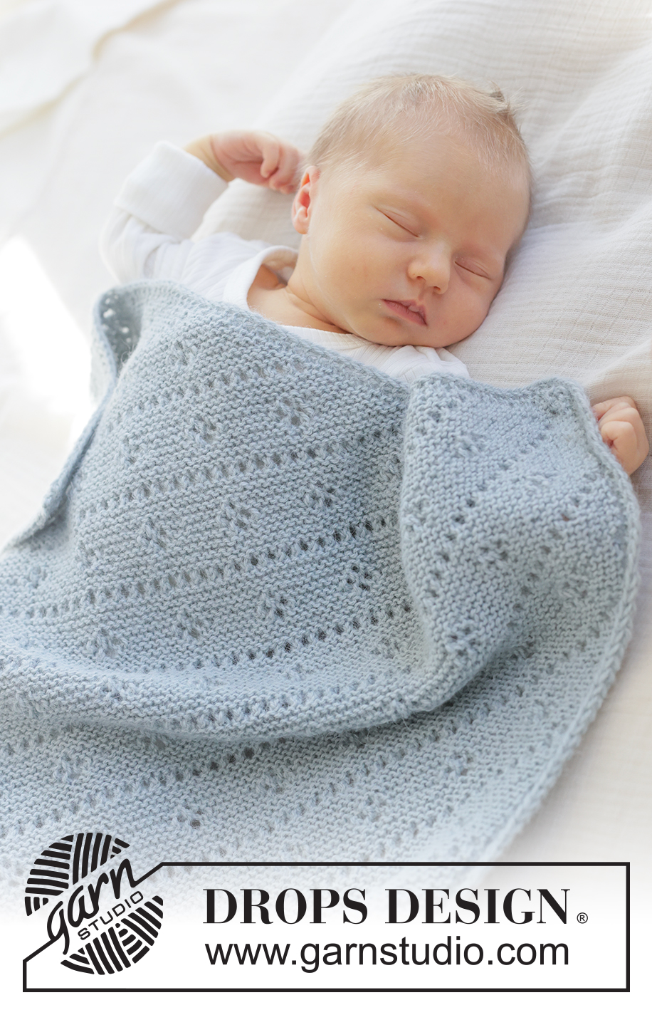Misty Lace Blanket / DROPS Baby 51-5 - Kötött takaró babáknak, DROPS Alpaca fonalból, A darabot lustakötéssel kötjük, oda-vissza haladva, az egyik sarkától a másik sarkáig csipkemintával, lustakötéssel és zsinórkötéssel.