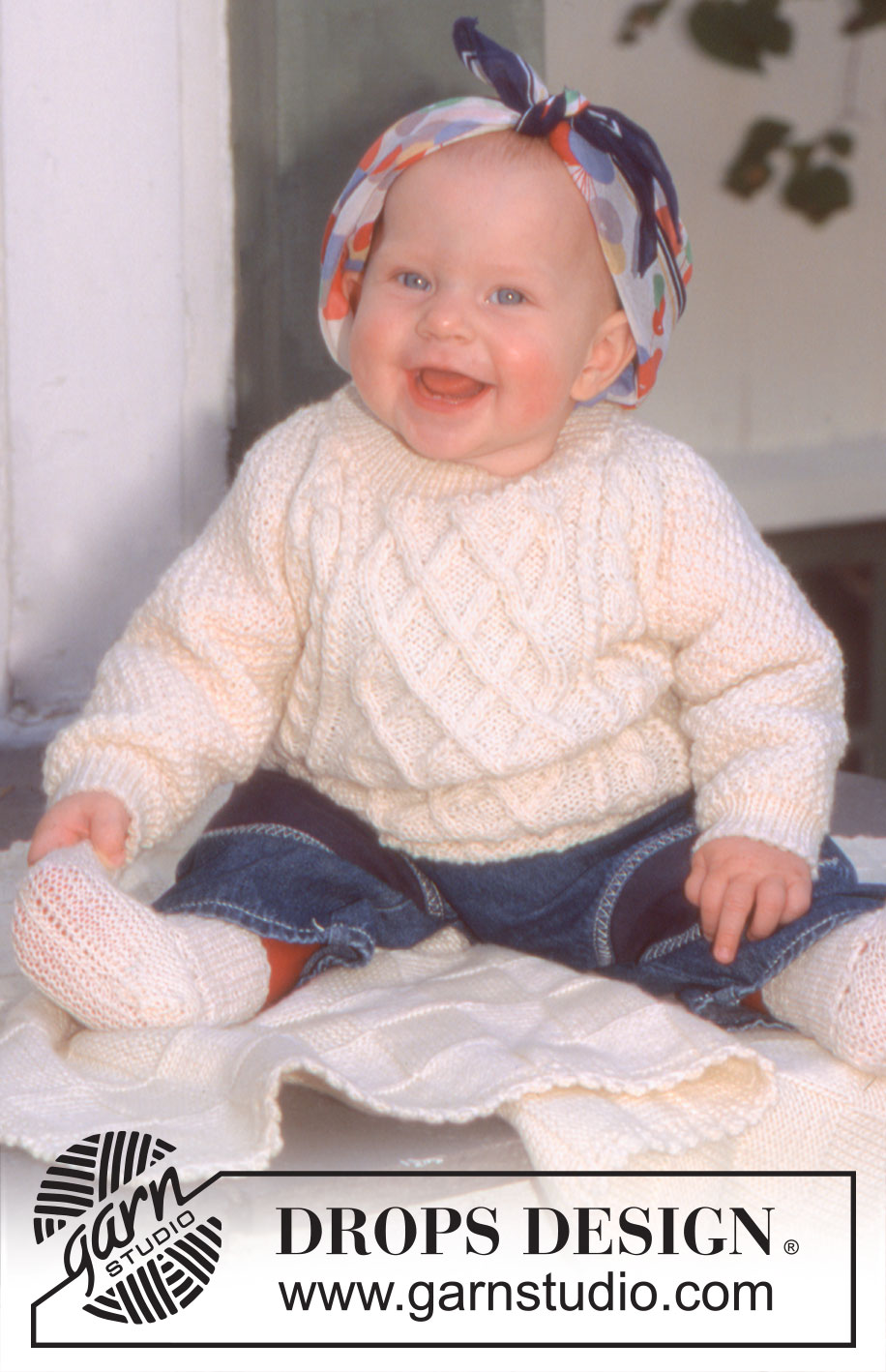Little Pernille / DROPS Baby 6-2 - Strikket sett med genser, sokker og teppe til baby og barn i DROPS Karisma. Arbeidet strikkes med fletter og rutemønster. Størrelse 0 - 6 år. Tema: Babyteppe