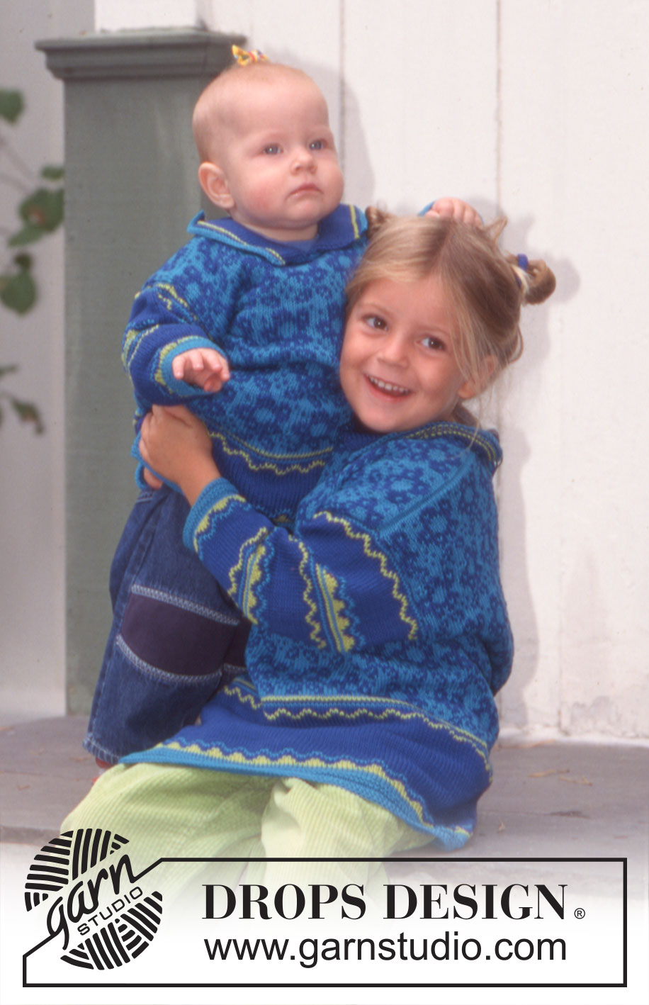 DROPS Baby 6-7 - Pull DROPS en Safran, avec jacquard fleurs