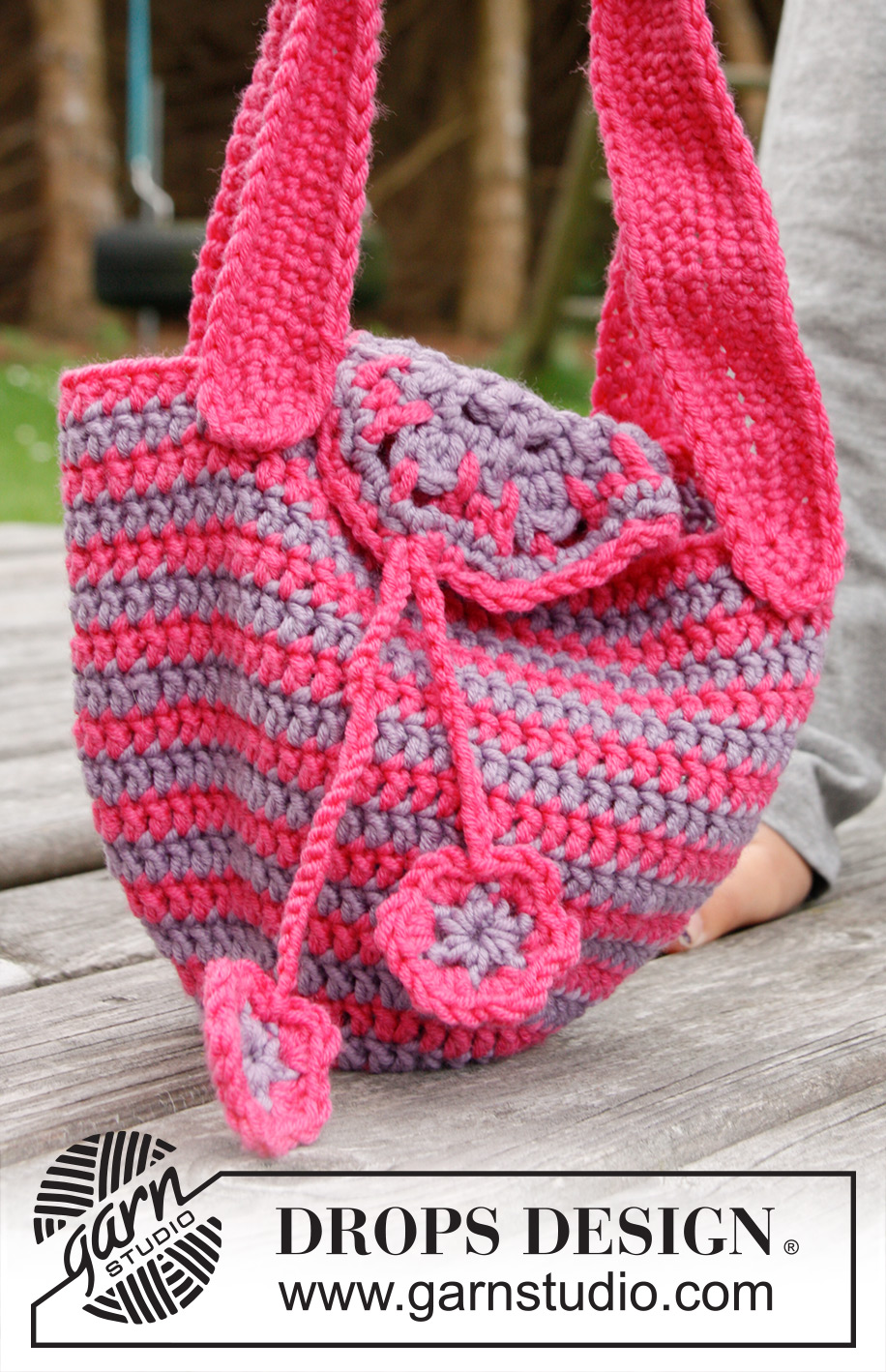 Flower Carrier / DROPS Children 22-28 - Crochet DROPS bag with flowers in ”Karisma”.
