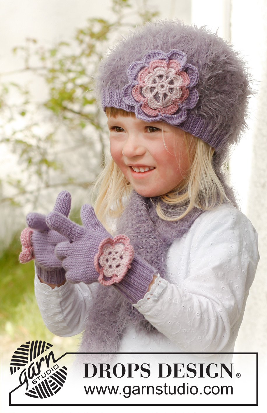 Michelle gloves / DROPS Children 23-13 - Strikkede vanter i DROPS BabyMerino med hæklet blomst i DROPS BabyMerino og Glitter til børn str 3 til 12 år