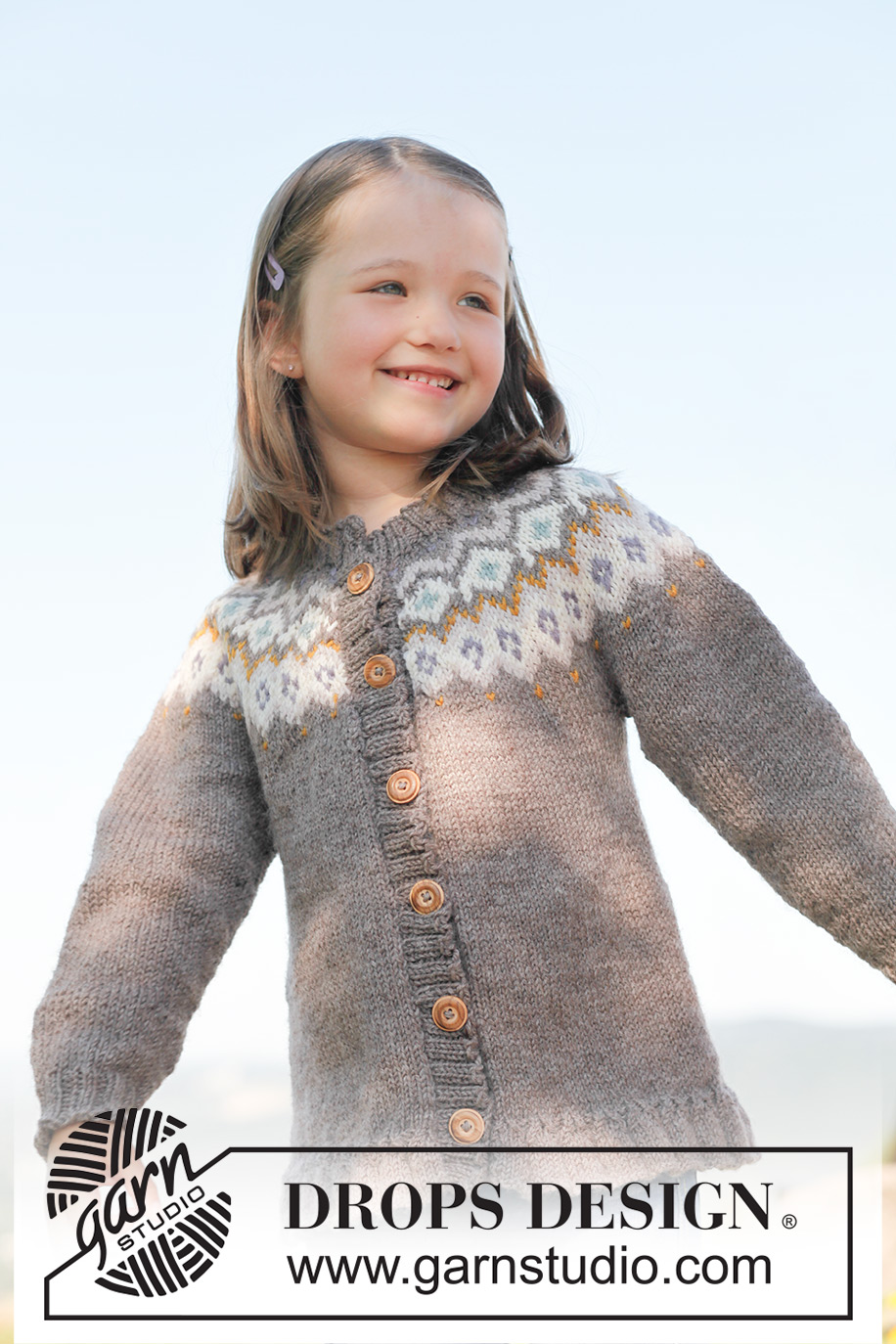 Silje jacket / DROPS Children 23-15 - Strikket jakke med volangkanter og rundfelling i DROPS Karisma til barn i størrelse 3 til 12 år