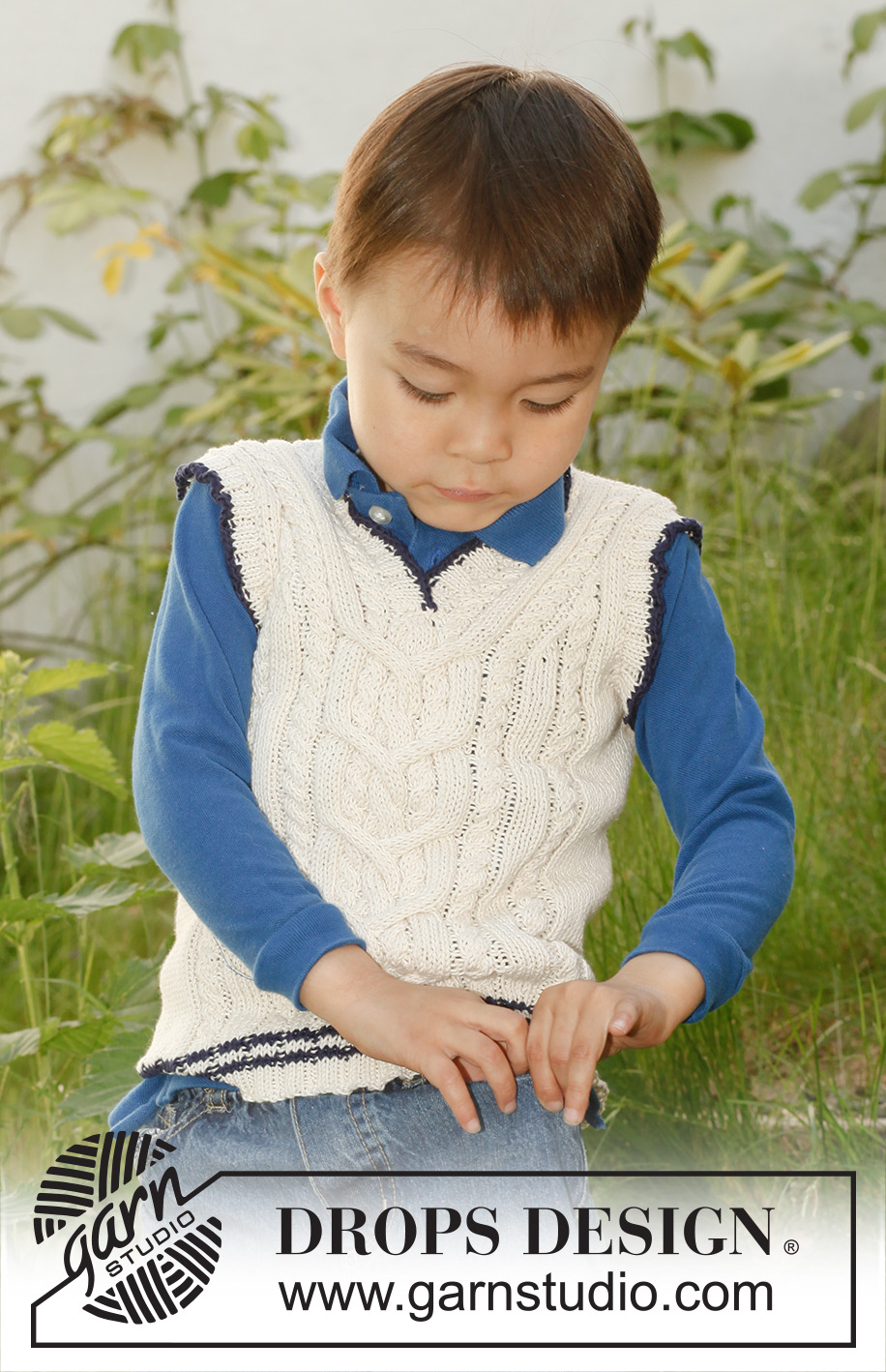 Oliver Twist / DROPS Children 23-18 - Knitted vest / slipover with V-neck and cables in DROPS BabyAlpaca Silk. Size children 3 to 12 years.