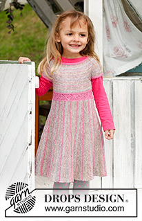 Twirly Girlie / DROPS Children 23-2 - Kjole strikket fra side til side med forkortede pinde i retstrik og rundt bærestykke i DROPS Fabel til børn str 3 til 12 år