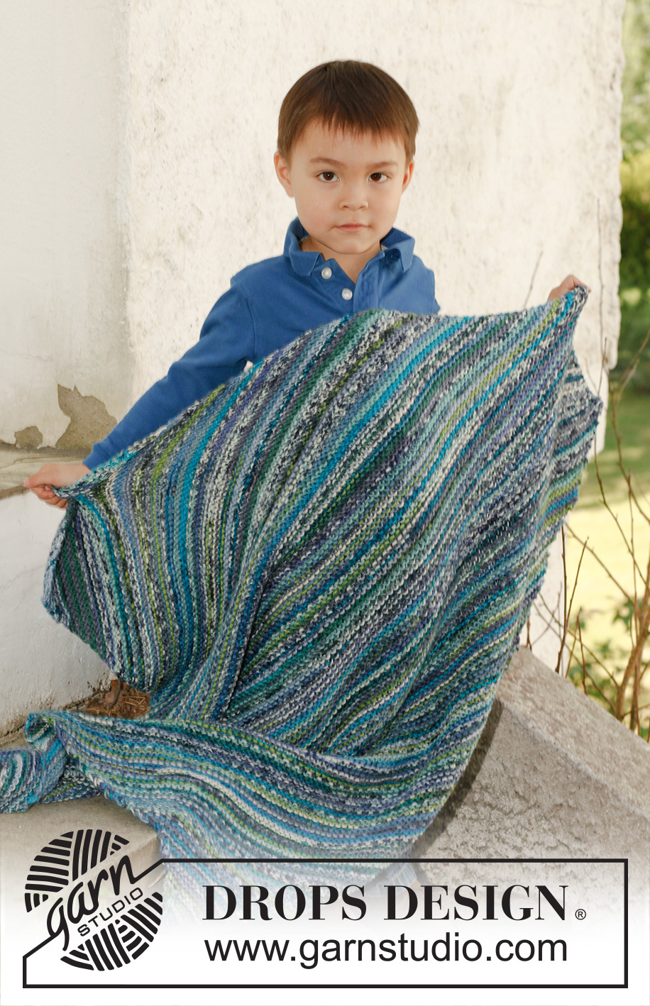 Snuggles / DROPS Children 23-34 - Rillestrikket teppe i 2 tråder DROPS Fabel. Tema: Babyteppe