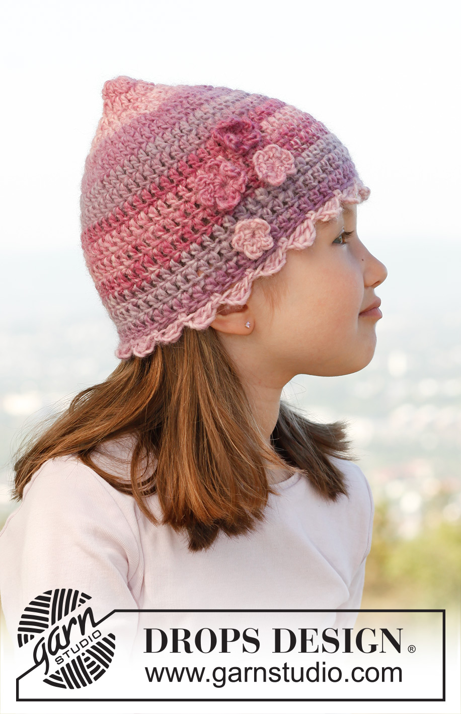 Arwen / DROPS Children 23-37 - Heklet lue med blomster i DROPS Big Delight