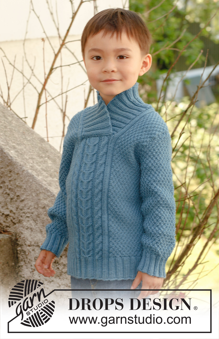 Mr. Darcy / DROPS Children 23-9 - Knitted jumper with cables, textured pattern and shawl collar in DROPS Merino Extra Fine. Size children 3 to 12 years.