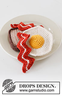 Ham & Eggs / DROPS Children 24-43 - Colazione lavorata all'uncinetto con pane, bacon e uova lavorate in DROPS Paris.